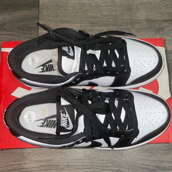 BRAND NEW W Nike Dunk. Size W5. Never wore them, comes in original box.! - Picture 2 of 9